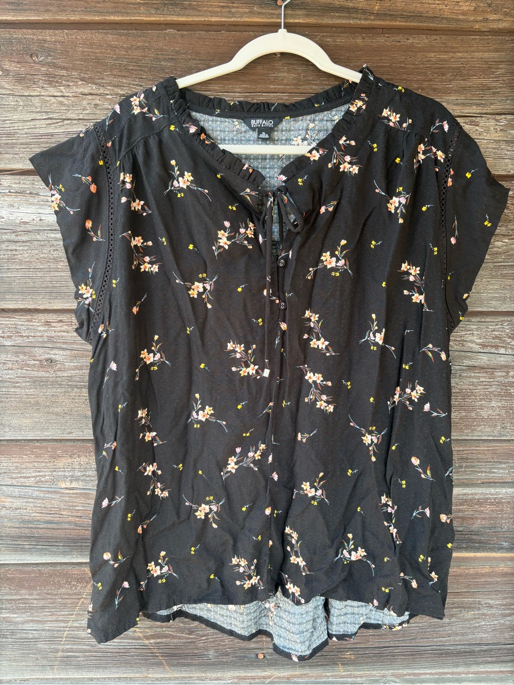 Buffalo David Bitton Black Floral Tie-Front Short Sleeve Blouse